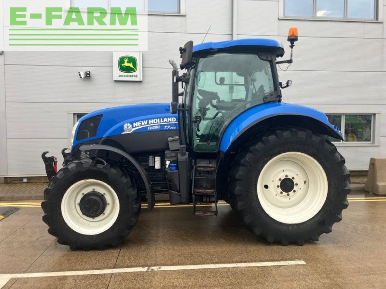 Traktor of the type New Holland t7.200, Gebrauchtmaschine in THAME (Picture 2)