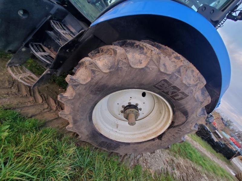 Traktor типа New Holland T7.200APC, Gebrauchtmaschine в BRAY en Val (Фотография 7)