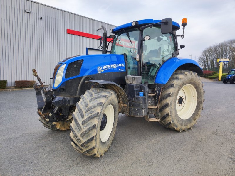 Traktor of the type New Holland T7.200RC, Gebrauchtmaschine in Laval (Picture 1)