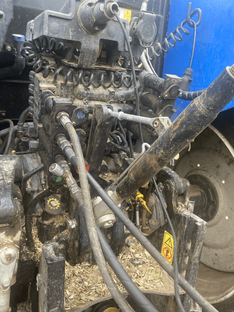 Traktor типа New Holland T7.210 AC S5, Gebrauchtmaschine в TREMEUR (Фотография 3)