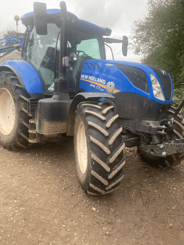 Traktor типа New Holland T7.210 AC S5, Gebrauchtmaschine в TREMEUR (Фотография 1)