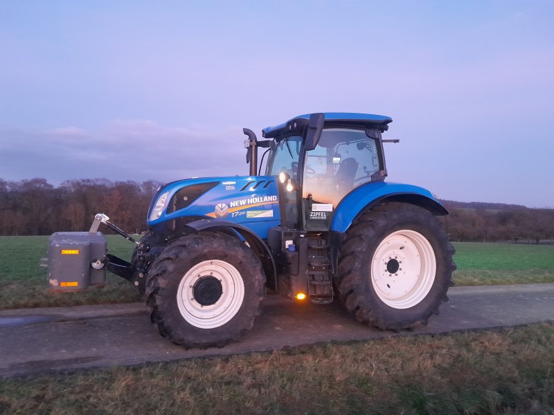 Traktor of the type New Holland T7.210 AC, Gebrauchtmaschine in Creglingen (Picture 1)