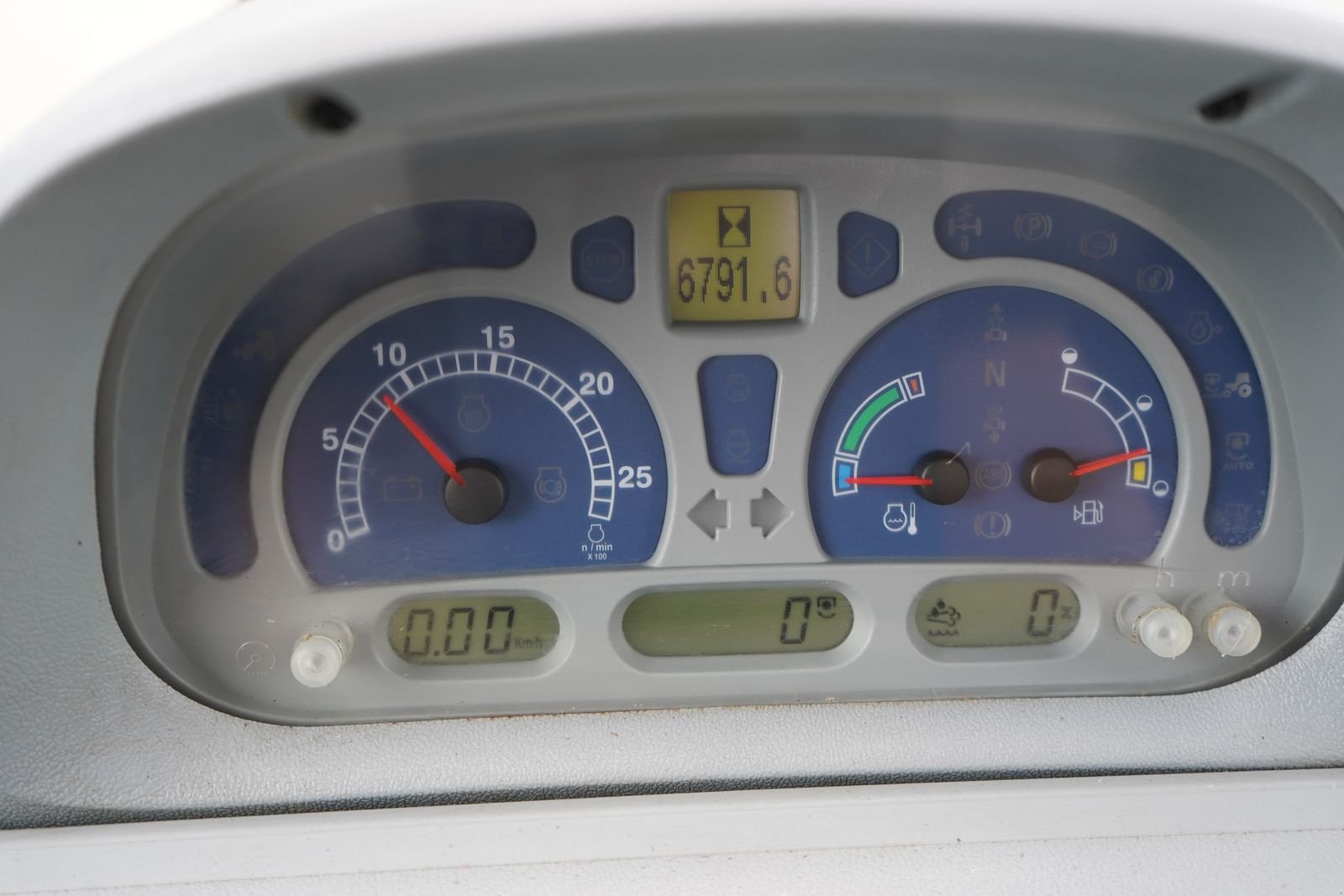 Traktor от тип New Holland T7.210 Auto Command, Gebrauchtmaschine в Steinfeld (Снимка 16)