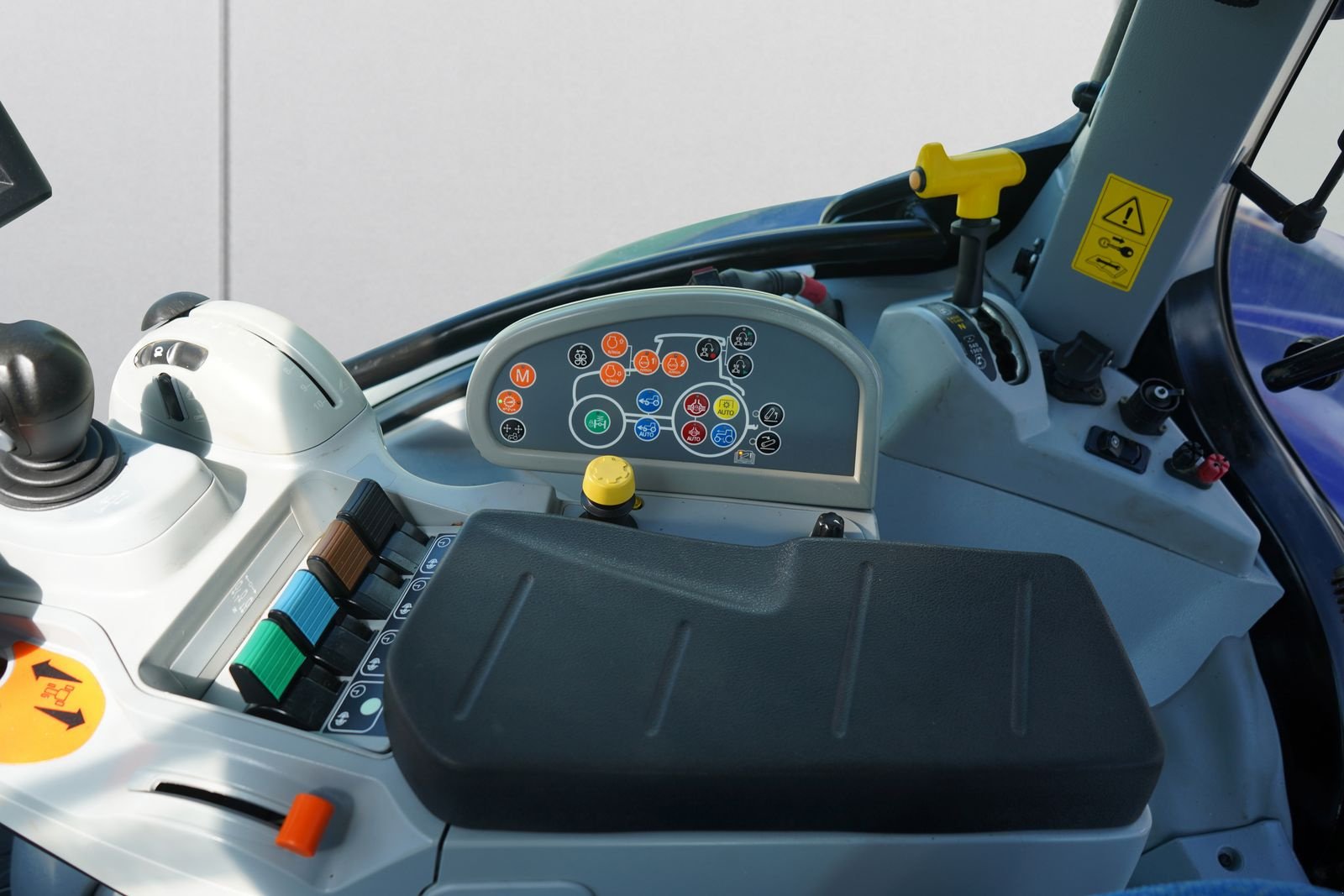 Traktor Türe ait New Holland T7.210 Auto Command, Gebrauchtmaschine içinde Steinfeld (resim 24)