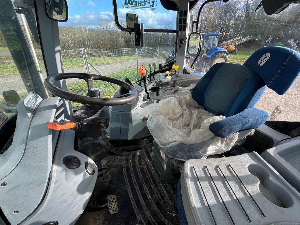 Traktor des Typs New Holland T7.210 PC CLASSIC, Gebrauchtmaschine in Roches-sur-Marne (Bild 11)
