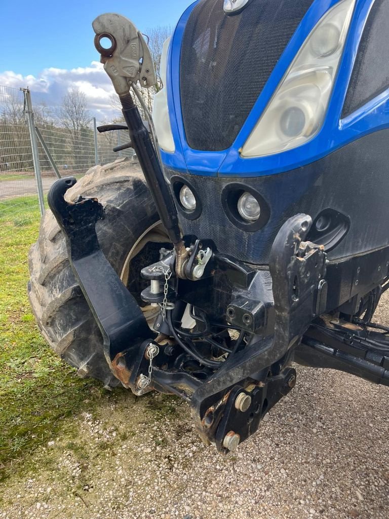 Traktor des Typs New Holland T7.210 PC CLASSIC, Gebrauchtmaschine in Roches-sur-Marne (Bild 9)