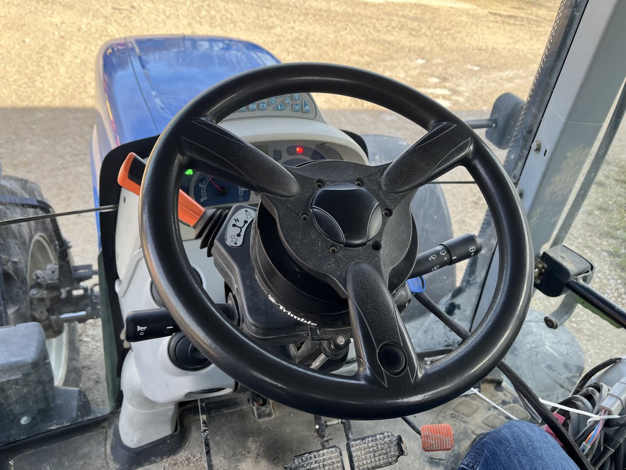 Traktor Türe ait New Holland T7.210 PC CLASSIQUE, Gebrauchtmaschine içinde VERT TOULON (resim 10)