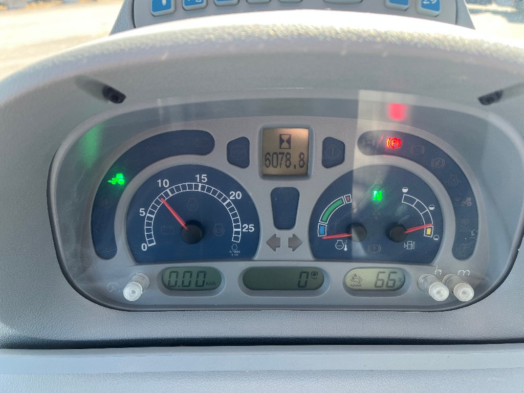 Traktor του τύπου New Holland T7.210 PC SW2, Gebrauchtmaschine σε VERT TOULON (Φωτογραφία 8)