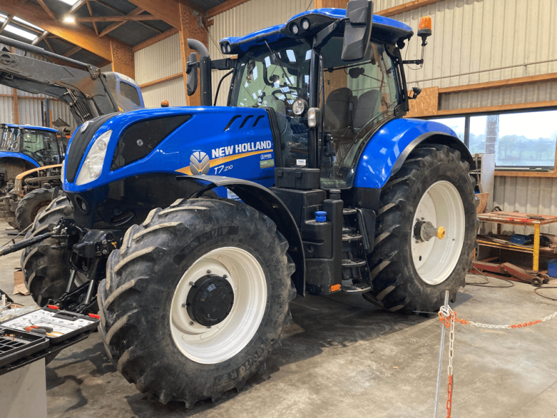 Traktor of the type New Holland T7.210 PC SWII STAGE V, Gebrauchtmaschine in CONDE SUR VIRE (Picture 1)