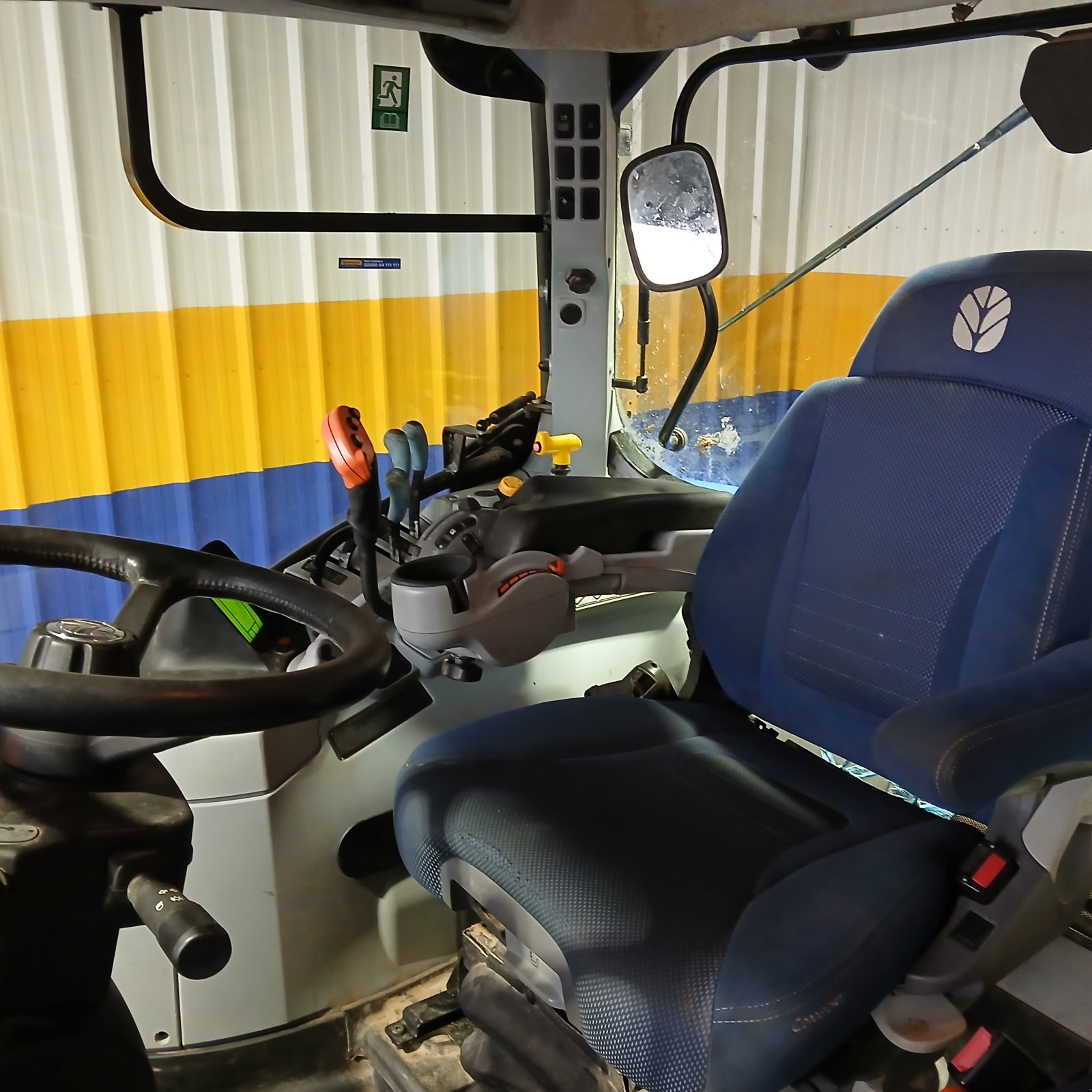 Traktor del tipo New Holland T7.210 POWER COM, Gebrauchtmaschine In HERLIN LE SEC (Immagine 6)