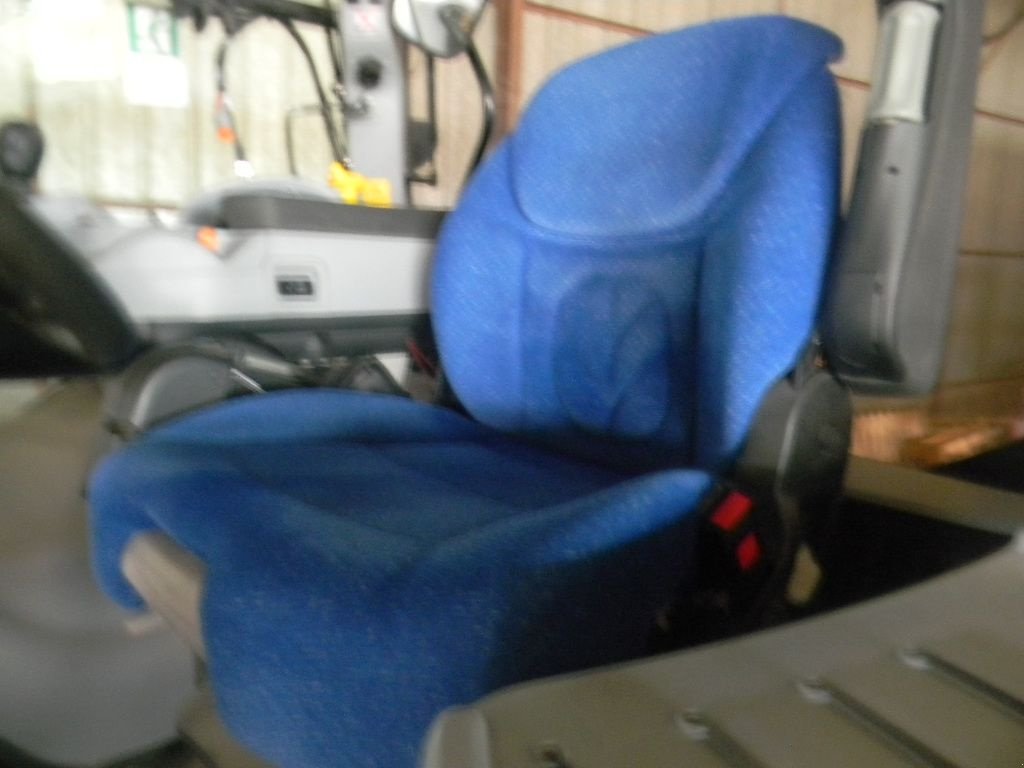 Traktor des Typs New Holland T7.210 POWER, Gebrauchtmaschine in ENNEZAT (Bild 2)