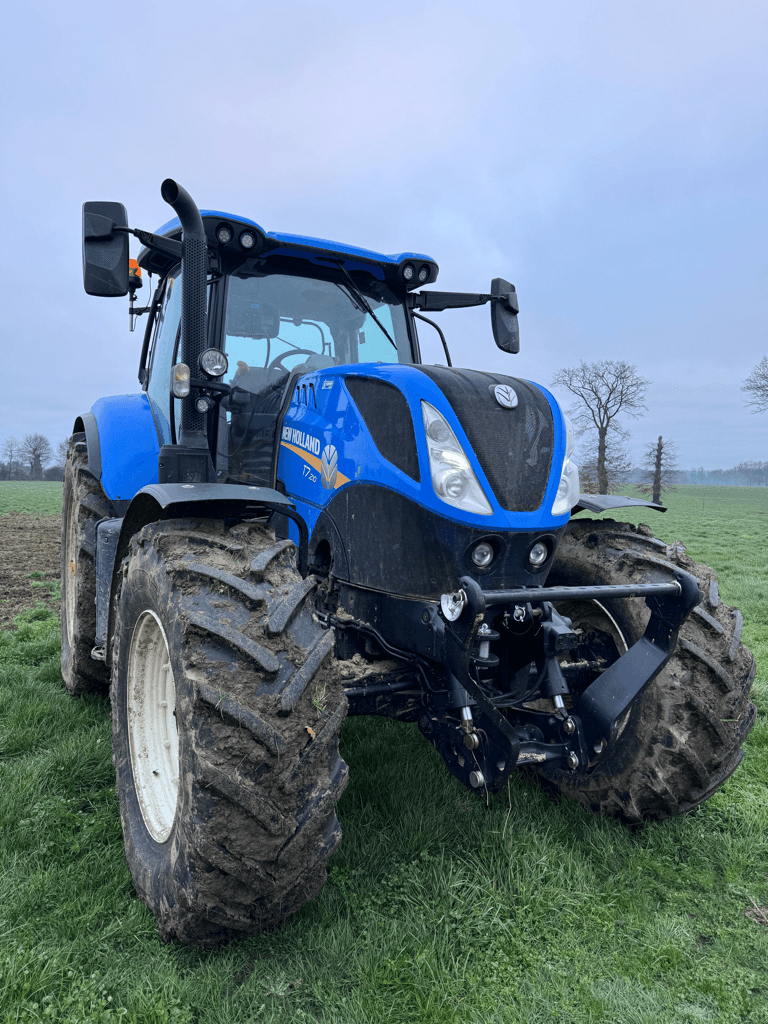 Traktor of the type New Holland T7.210 RC S5, Gebrauchtmaschine in TREMEUR (Picture 1)