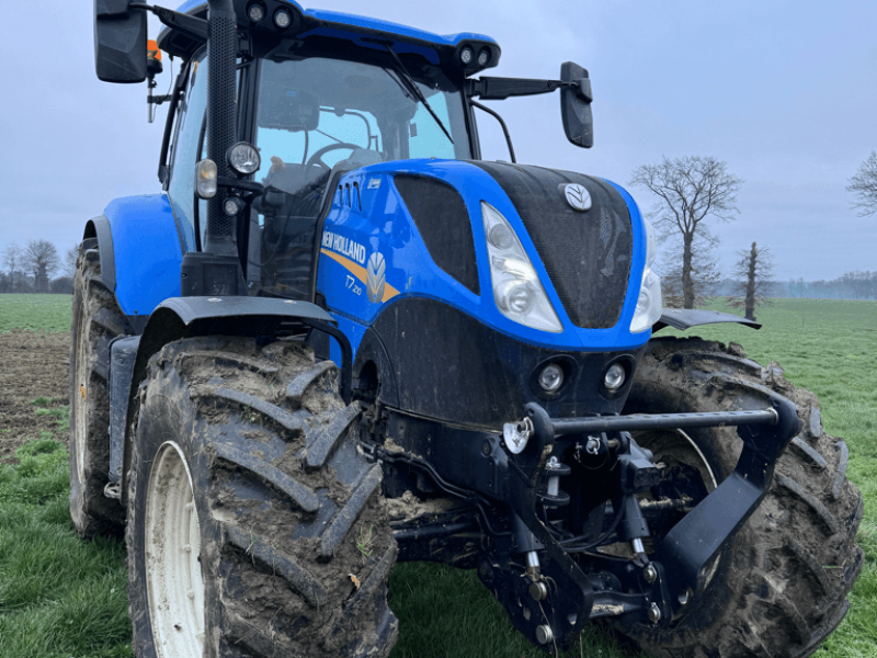 Traktor of the type New Holland T7.210 RC S5, Gebrauchtmaschine in TREMEUR (Picture 1)
