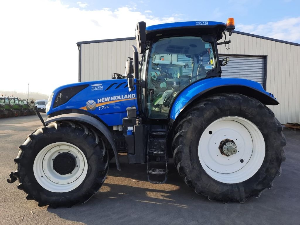 Traktor Türe ait New Holland T7.210, Gebrauchtmaschine içinde Doué-en-Anjou (resim 4)