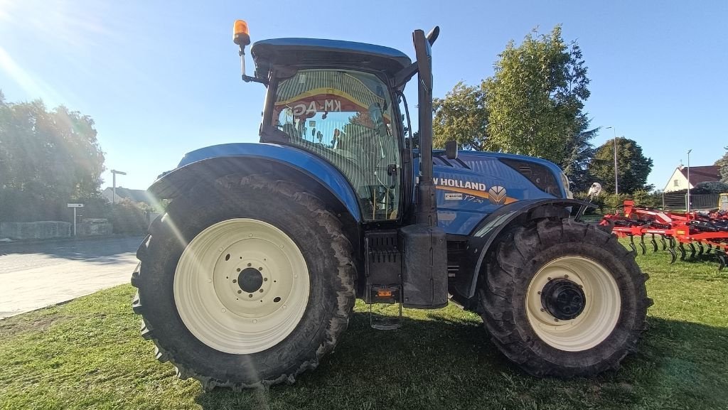 Traktor типа New Holland T7.210, Gebrauchtmaschine в NEUVILLE AUX BOIS (Фотография 5)