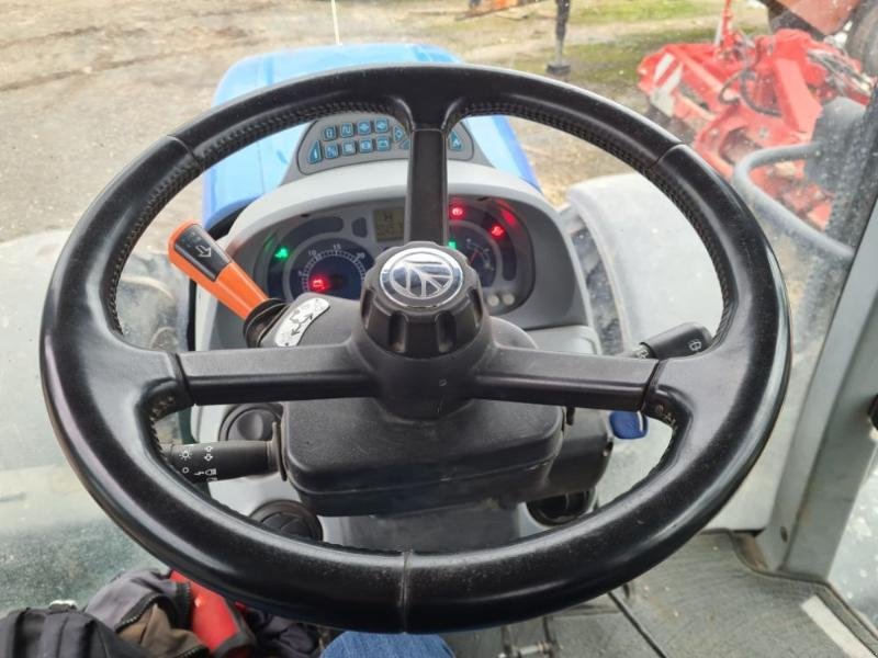 Traktor des Typs New Holland T7.210AC, Gebrauchtmaschine in BRAY en Val (Bild 4)