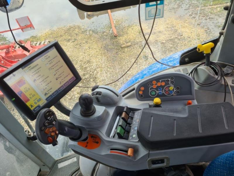 Traktor des Typs New Holland T7.210AC, Gebrauchtmaschine in BRAY en Val (Bild 6)