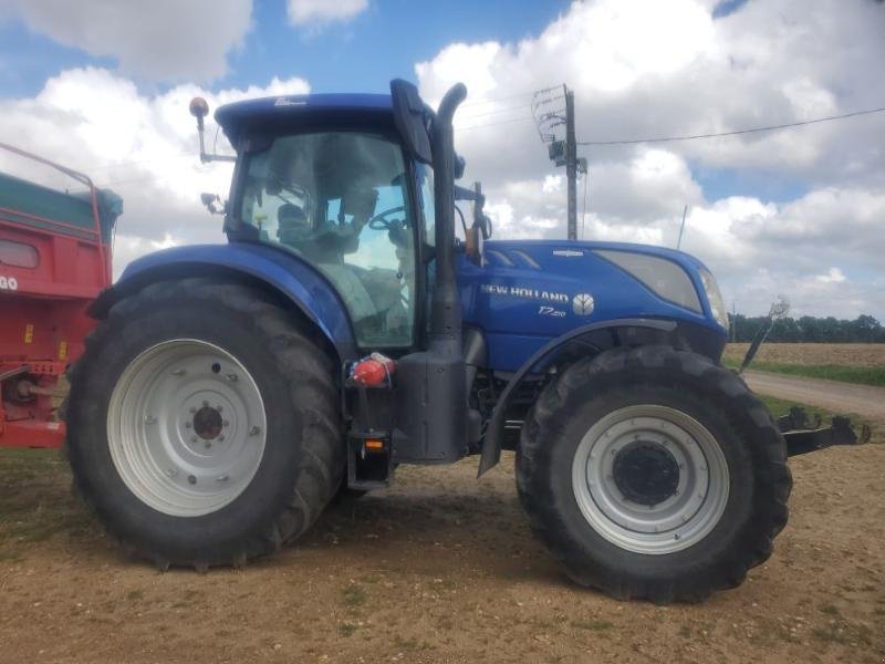Traktor typu New Holland T7.210AC, Gebrauchtmaschine v BRAY en Val