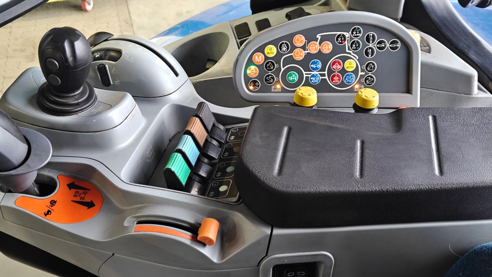 Traktor van het type New Holland T7.220 Auto Command, Gebrauchtmaschine in Holstebro (Foto 8)