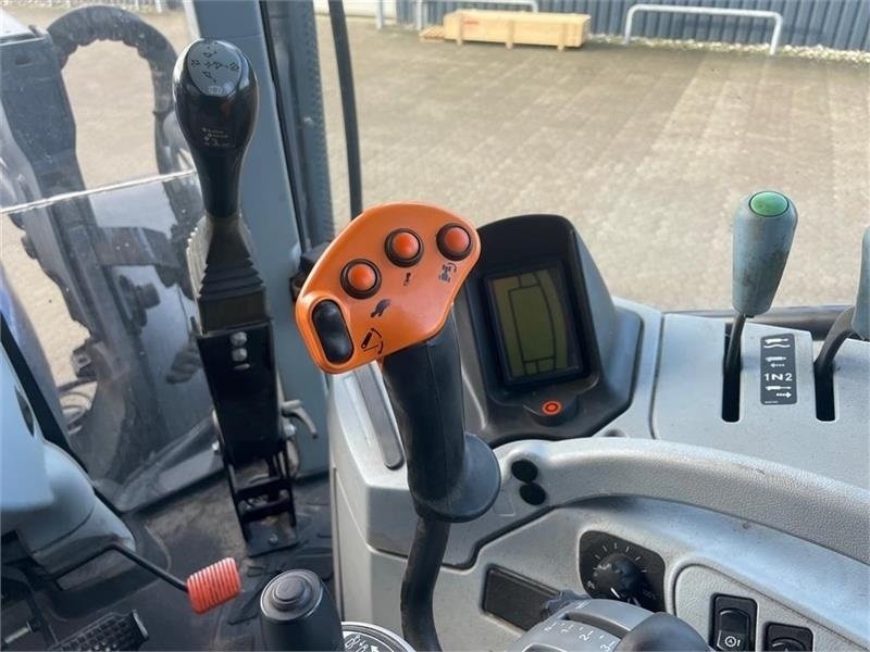 Traktor of the type New Holland T7.220 Med Alø Frontlæsser, Gebrauchtmaschine in Ribe (Picture 12)