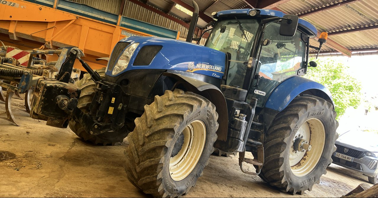 Traktor a típus New Holland T7.220 SW, Gebrauchtmaschine ekkor: Roches-sur-Marne (Kép 1)