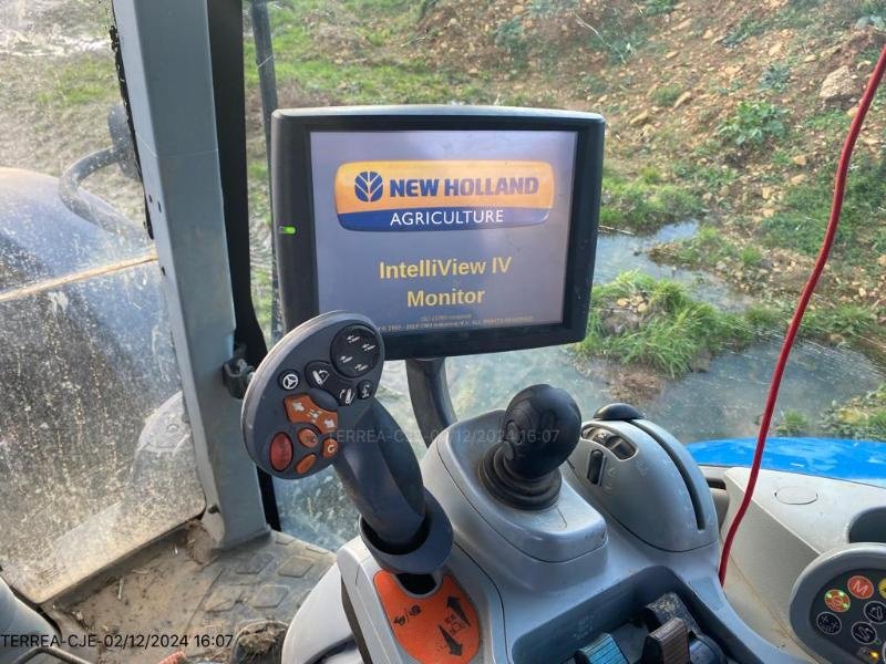 Traktor типа New Holland T7.220, Gebrauchtmaschine в VERDUN (Фотография 1)