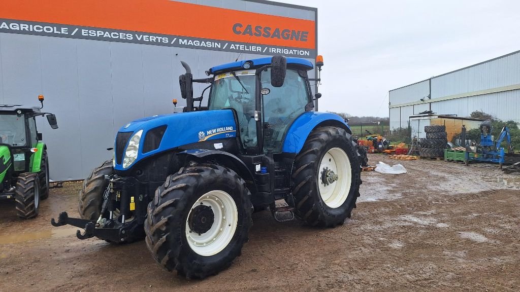 Traktor of the type New Holland T7.220, Gebrauchtmaschine in GRANGES SUR LOT (Picture 2)
