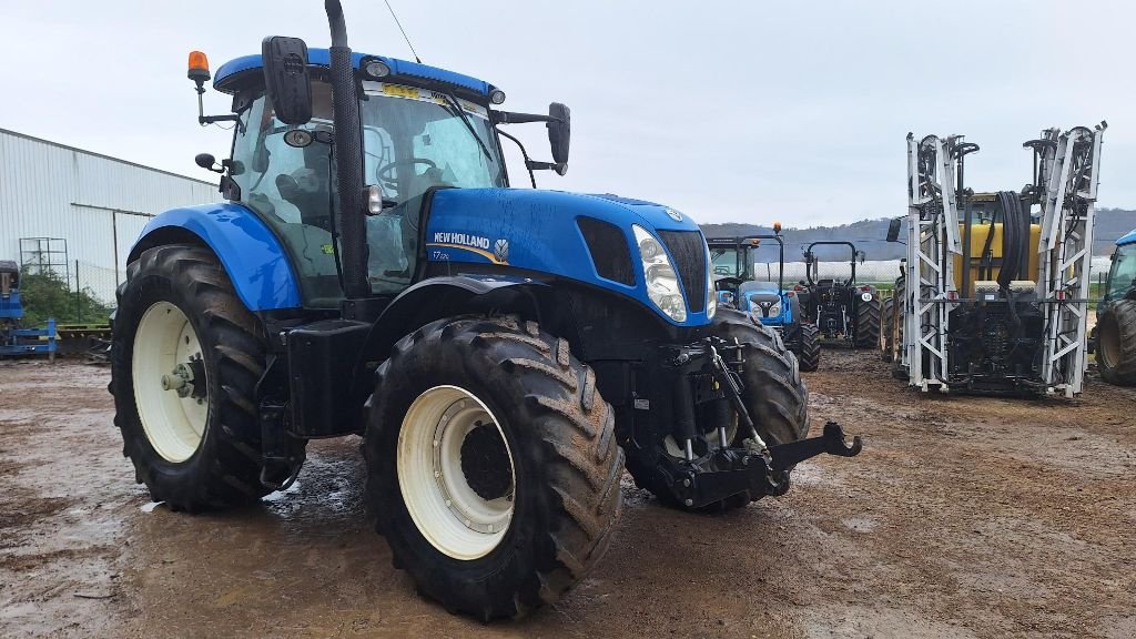 Traktor of the type New Holland T7.220, Gebrauchtmaschine in GRANGES SUR LOT (Picture 1)