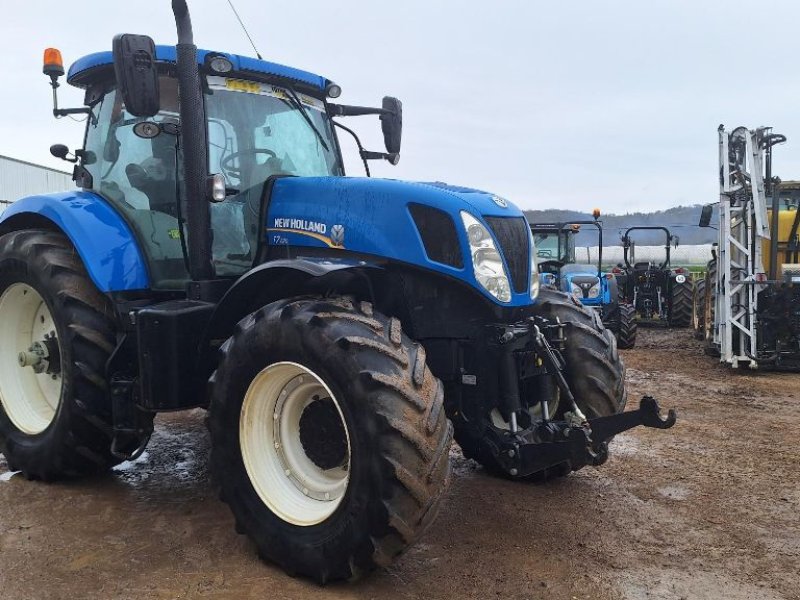 Traktor of the type New Holland T7.220, Gebrauchtmaschine in GRANGES SUR LOT (Picture 1)
