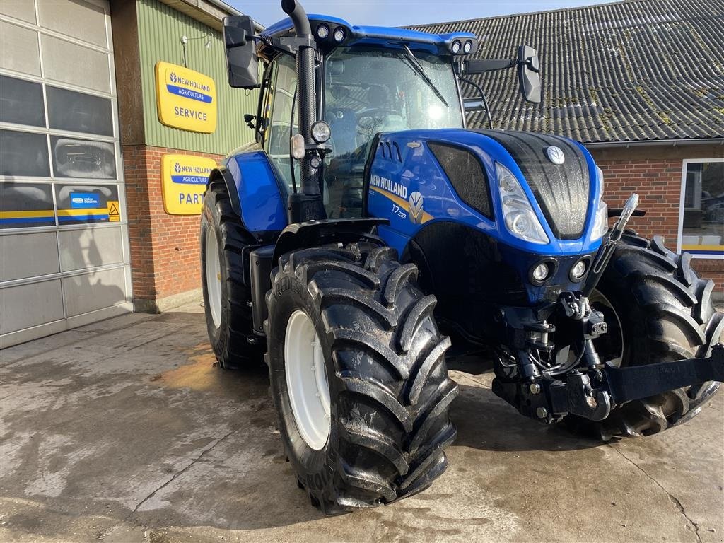Traktor of the type New Holland T7.225 AC Luftbremser, Gebrauchtmaschine in Tinglev (Picture 3)