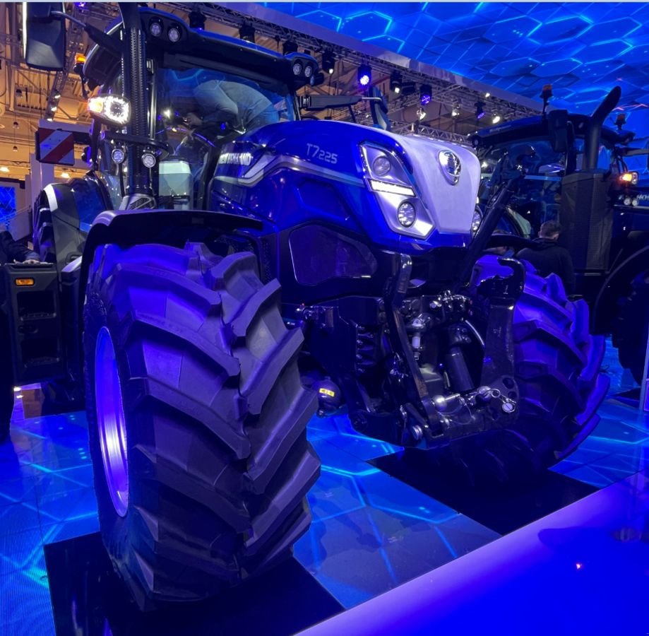 Traktor des Typs New Holland T7.225 AC NEW, Neumaschine in Burgkirchen (Bild 2)