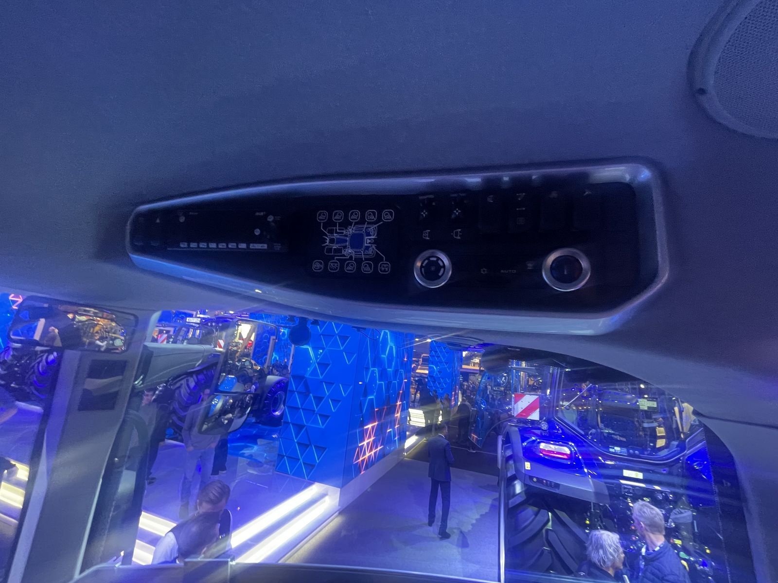 Traktor des Typs New Holland T7.225 AC NEW, Neumaschine in Burgkirchen (Bild 3)