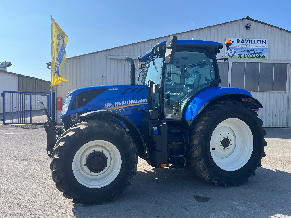 Traktor des Typs New Holland T7.225 AC, Gebrauchtmaschine in VERT TOULON (Bild 1)
