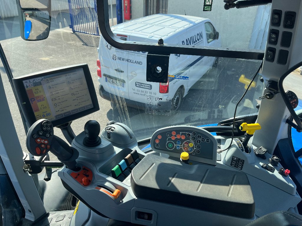 Traktor des Typs New Holland T7.225 AC, Gebrauchtmaschine in VERT TOULON (Bild 9)