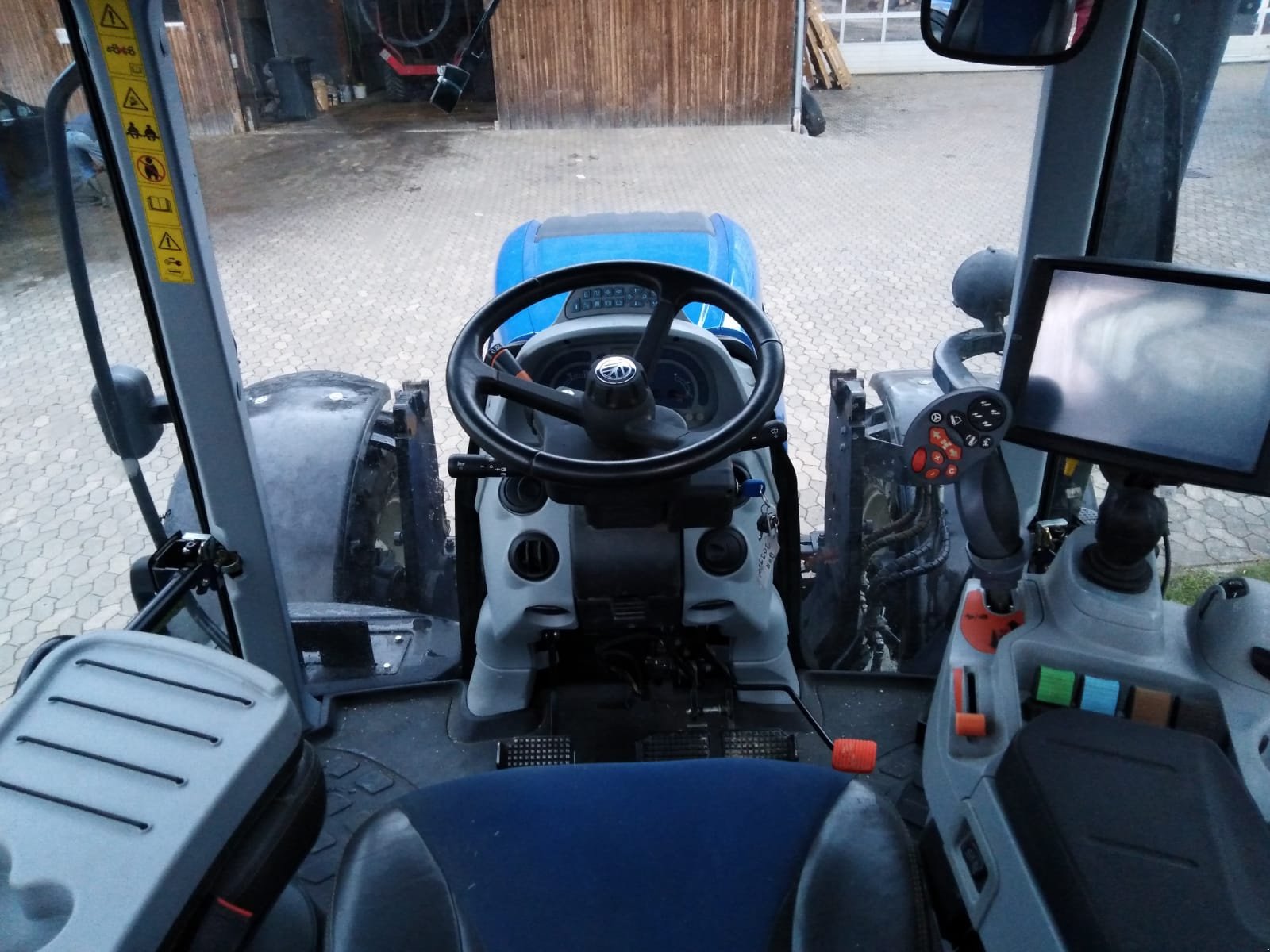 Traktor des Typs New Holland T7.225 AC, Gebrauchtmaschine in Tannhausen (Bild 2)