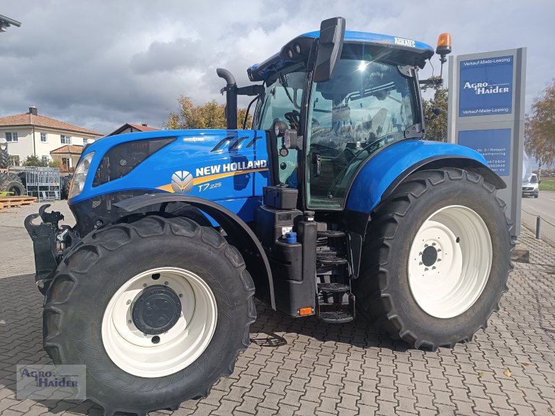 Traktor des Typs New Holland T7.225 AC, Gebrauchtmaschine in Moosthenning (Bild 1)