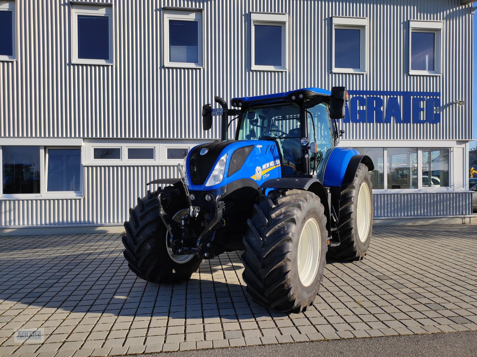 Traktor des Typs New Holland T7.225 AC, Gebrauchtmaschine in Salching bei Straubing (Bild 2)