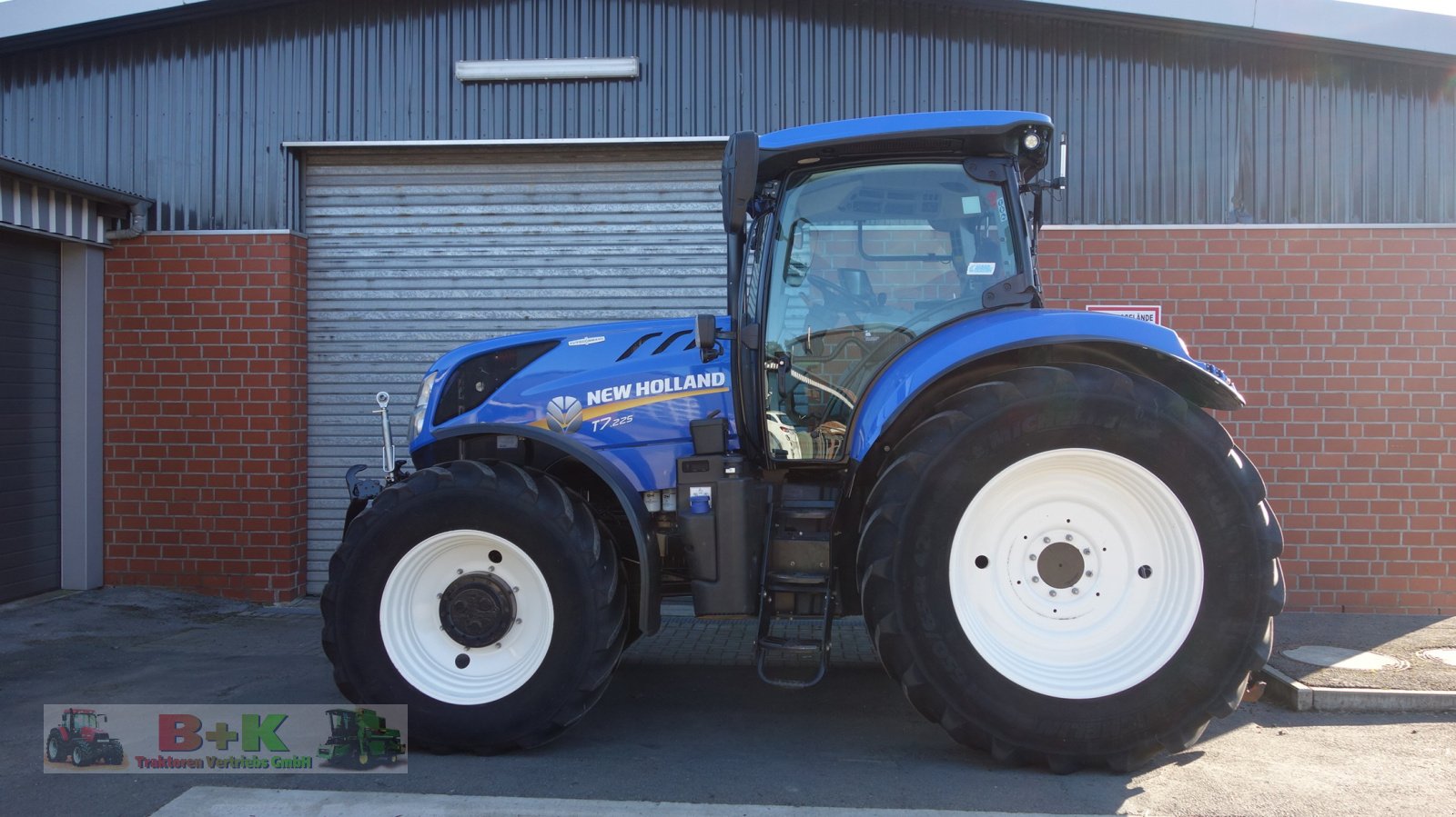 Traktor Türe ait New Holland T7.225 AC, Gebrauchtmaschine içinde Kettenkamp (resim 2)