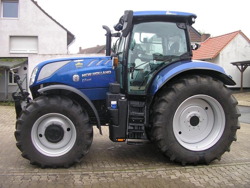 Traktor des Typs New Holland T7.225 AC, Gebrauchtmaschine in Roklum (Bild 1)