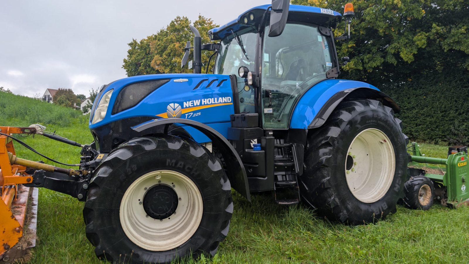 Traktor типа New Holland T7.225 AC, Gebrauchtmaschine в Gerolsbach (Фотография 1)