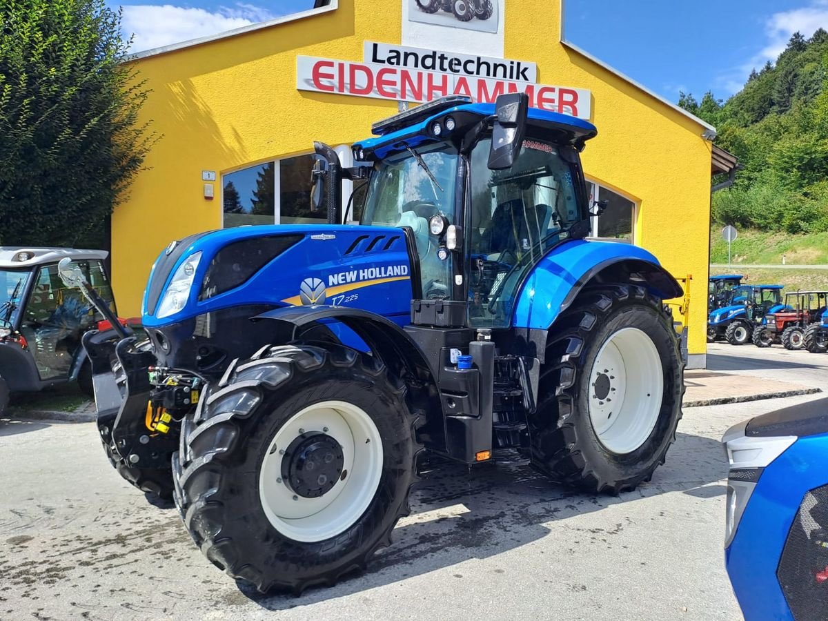 Traktor des Typs New Holland T7.225 Auto Command SideWinder II (Stage V), Gebrauchtmaschine in Burgkirchen (Bild 1)