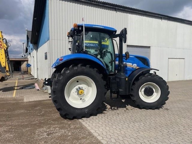 Traktor du type New Holland T7.225 AUTO COMMAND, Gebrauchtmaschine en Rødding (Photo 2)