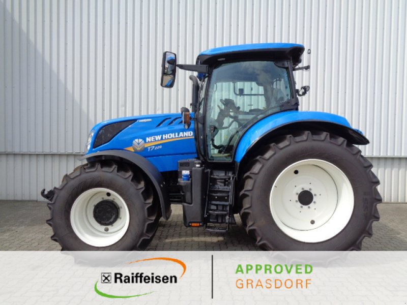 Traktor of the type New Holland T7.225 Auto Command, Gebrauchtmaschine in Holle- Grasdorf (Picture 1)