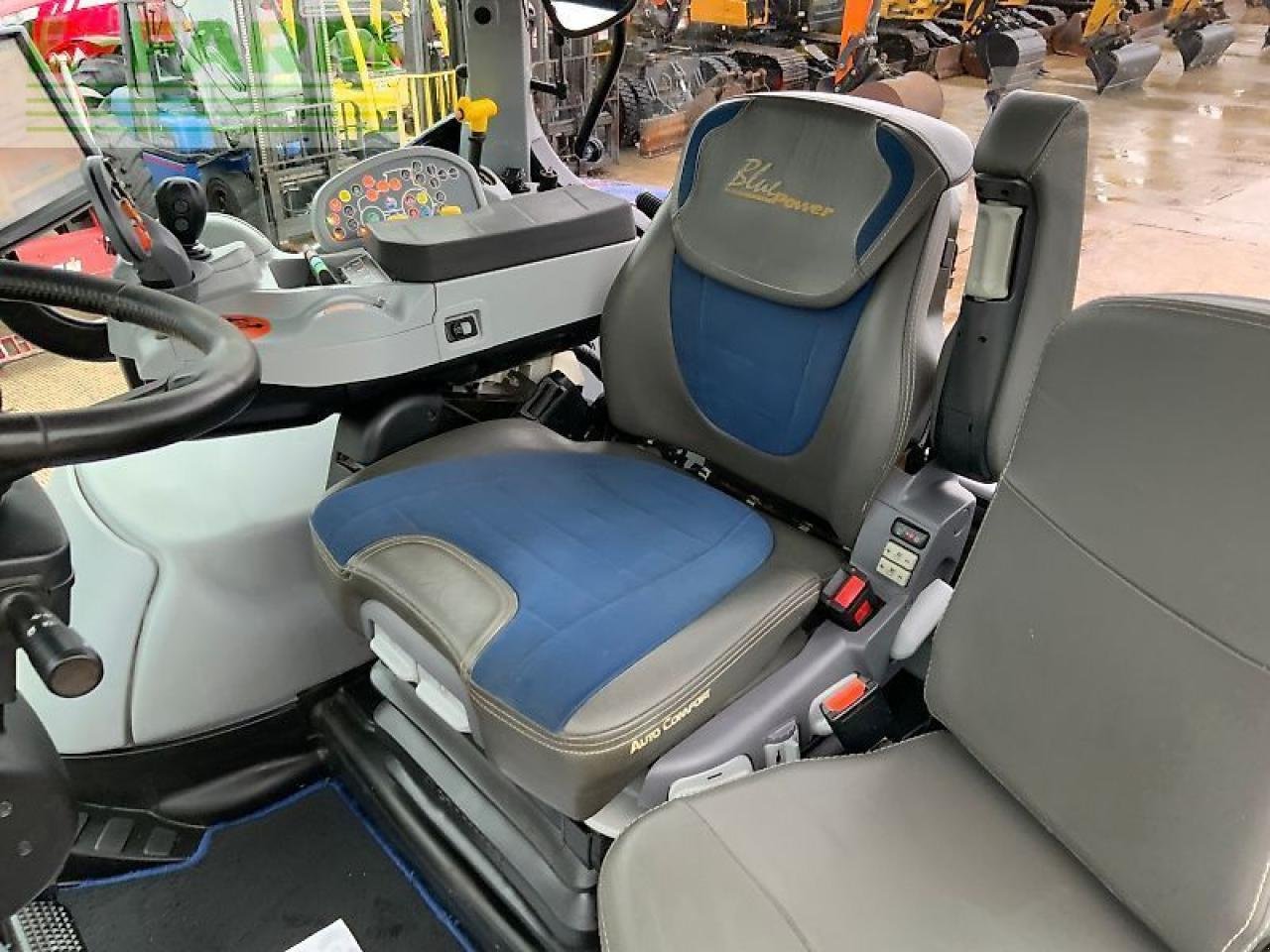 Traktor des Typs New Holland t7.225 blue power tractor (st25102), Gebrauchtmaschine in SHAFTESBURY (Bild 15)