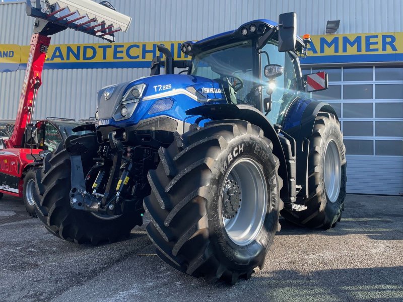 Traktor типа New Holland T7.225, Neumaschine в Burgkirchen