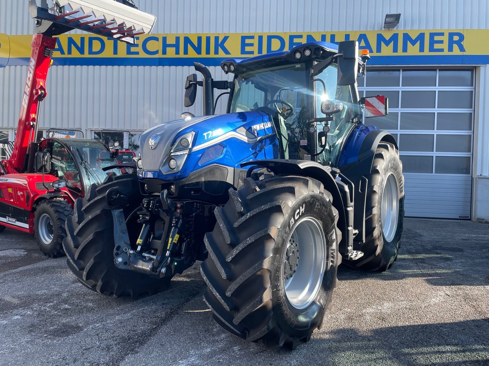 Traktor типа New Holland T7.225, Neumaschine в Burgkirchen (Фотография 2)