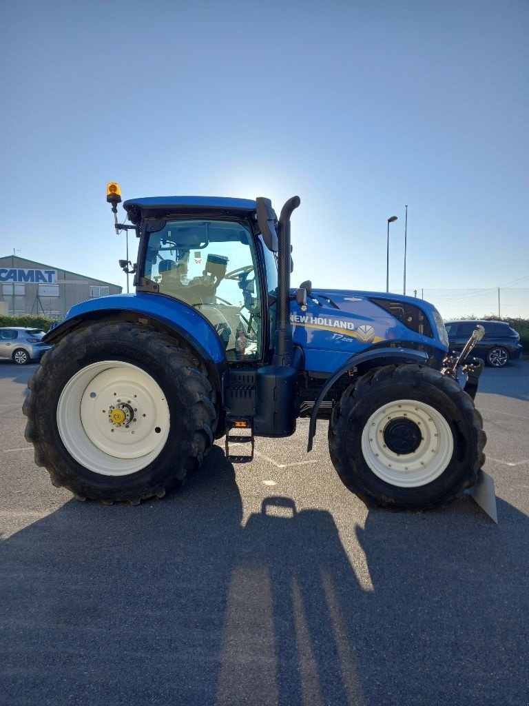 Traktor del tipo New Holland T7.225, Gebrauchtmaschine en Calmont (Imagen 8)