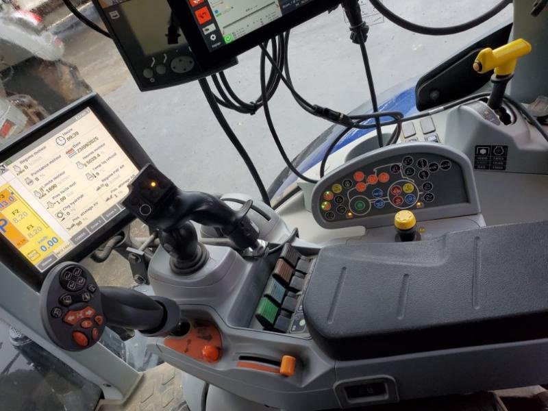 Traktor типа New Holland T7.225AC, Gebrauchtmaschine в BRAY en Val (Фотография 8)