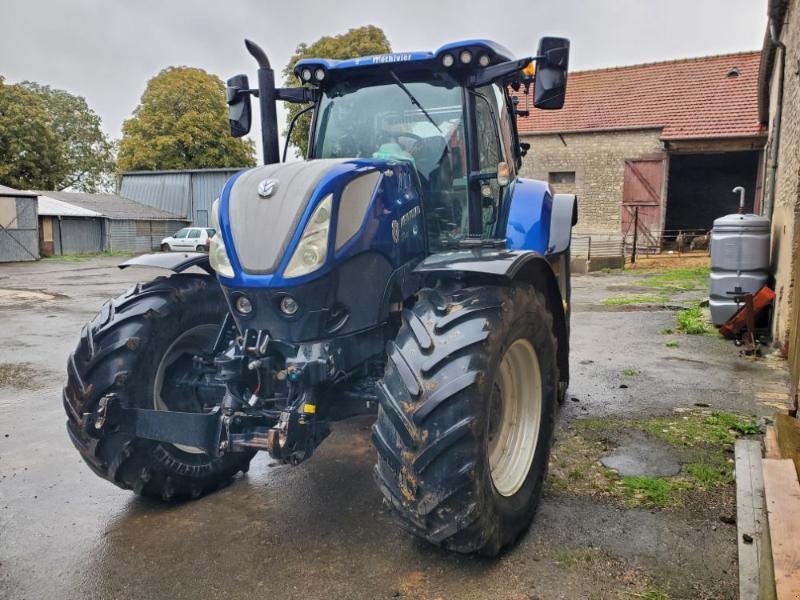 Traktor типа New Holland T7.225AC, Gebrauchtmaschine в BRAY en Val (Фотография 2)