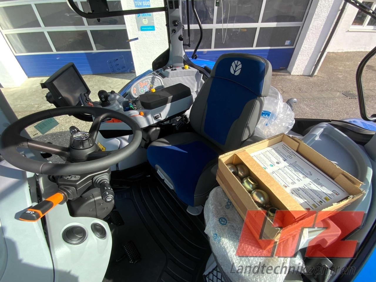 Traktor of the type New Holland T7.230 AC STAGE V, Neumaschine in Ampfing (Picture 6)